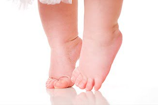 Pezinho do bebê: a importância da curvinha do pé