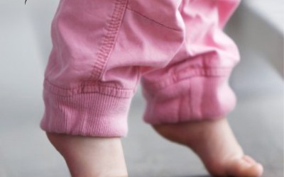 Bebê que anda na ponta dos pés: tudo o que você precisa saber