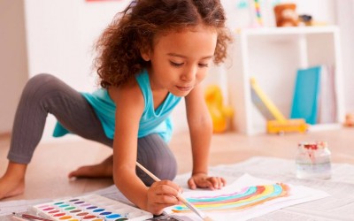 Veja 5 brincadeiras para crianças em casa!